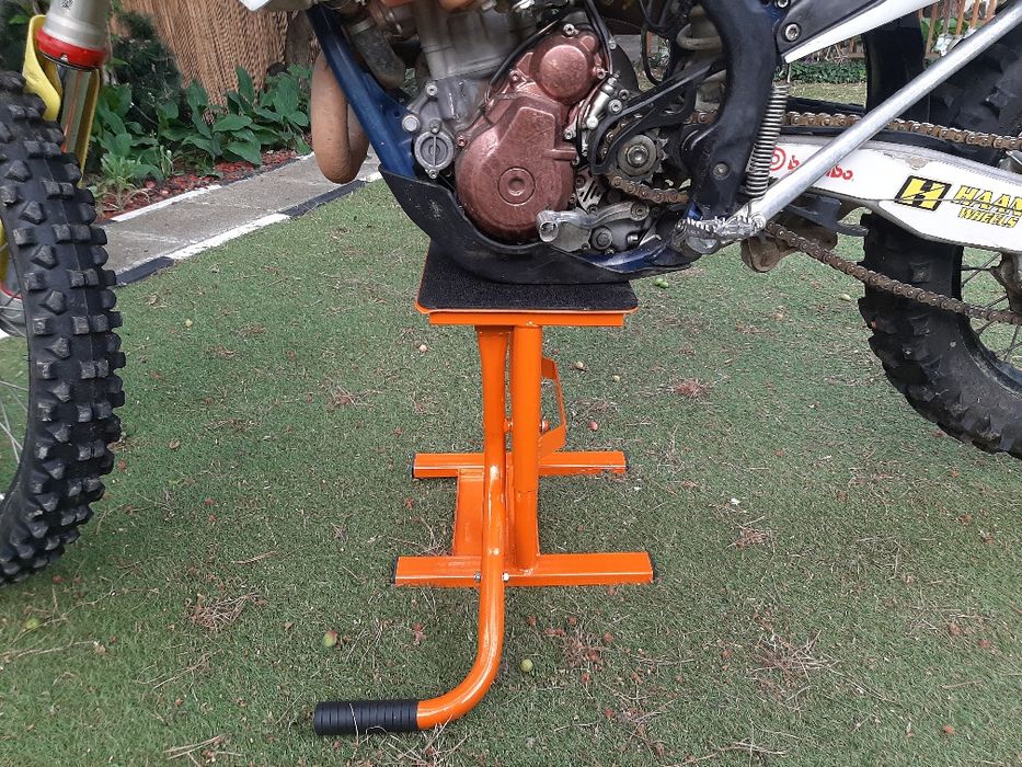 Стайка за кросов мотор 70 лева нова продава .