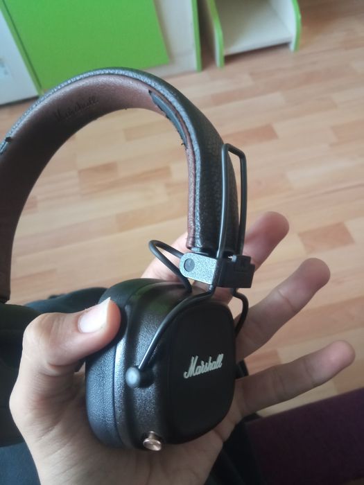 Продам наушники Marshall IV