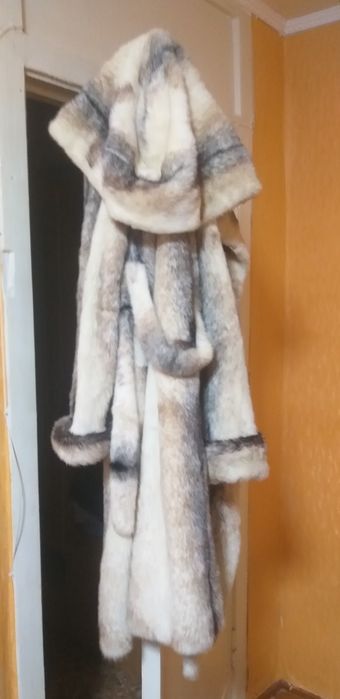 Продам шубу длинную,натуральную,норка