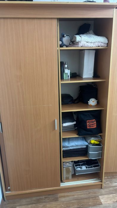 Продаются шкаф и стол (все вместе).