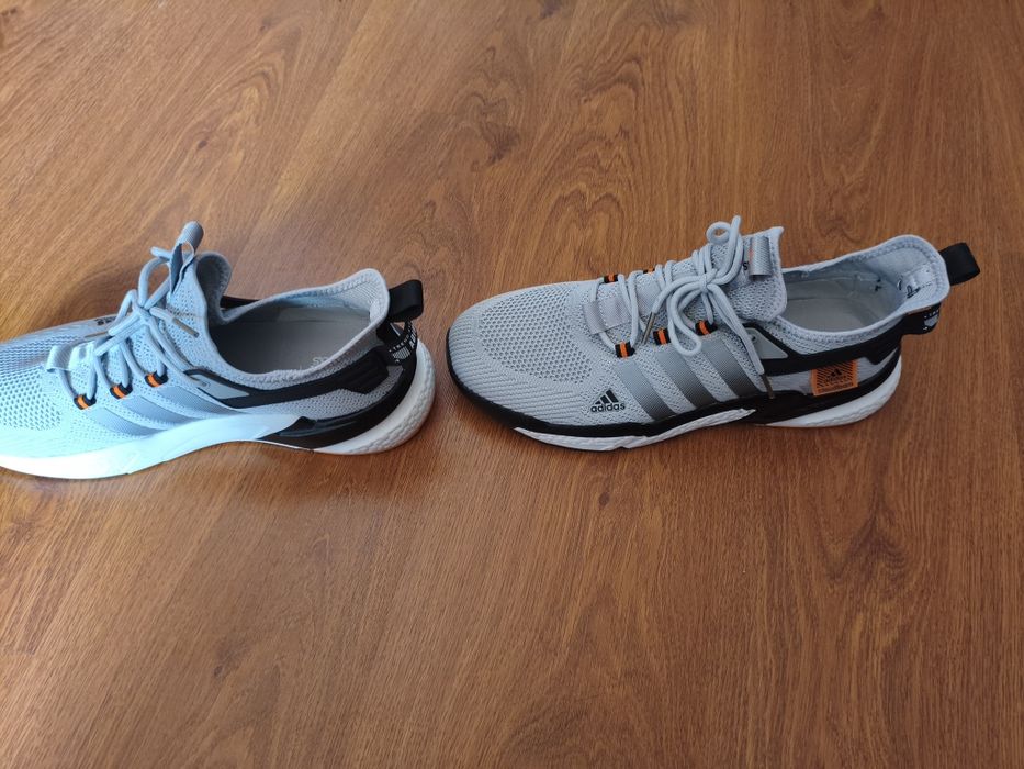 Продам кроссовки Adidas p-p45