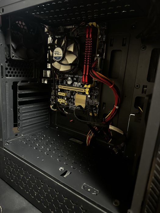 Vând PC Gaming SH, testat și funcțional 100%, ideal pentru CS2, GTA5