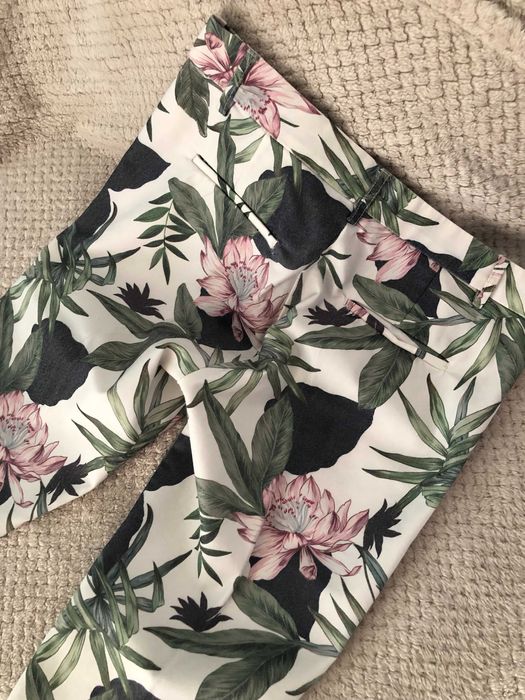 Пролетно-летен панталон, красива шарка на цветя