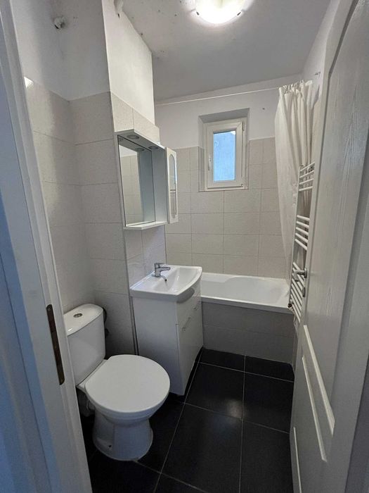 Închiriez apartament cu 2 camere, 50 mp, zona Balada – Strada Metropoliei, Suceava