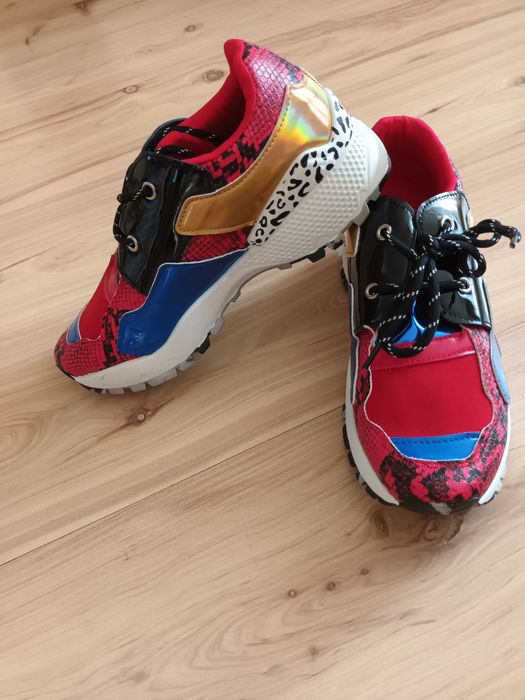 Маратонки/Сникърси