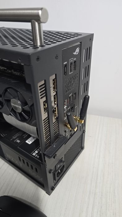 Compact PC  7.6 liter Steam Machine killer / RTX 5060/ Ryzen 7/ 32 GB DDR5 6400Mhz