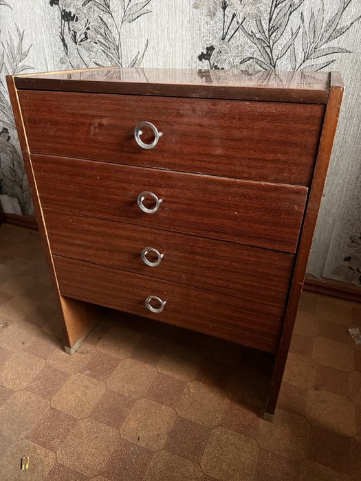 Тумбочка бесплатно.