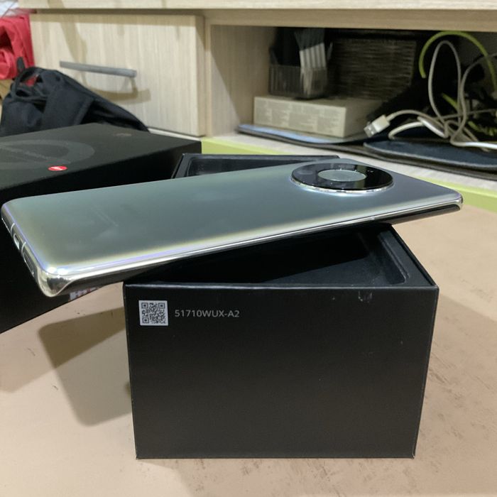 Huawei Mate 40 Pro 256GB – Mystic Silver – Безупречно състояние