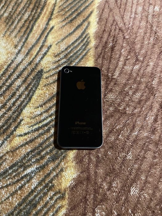 Продавам iPhone 4s