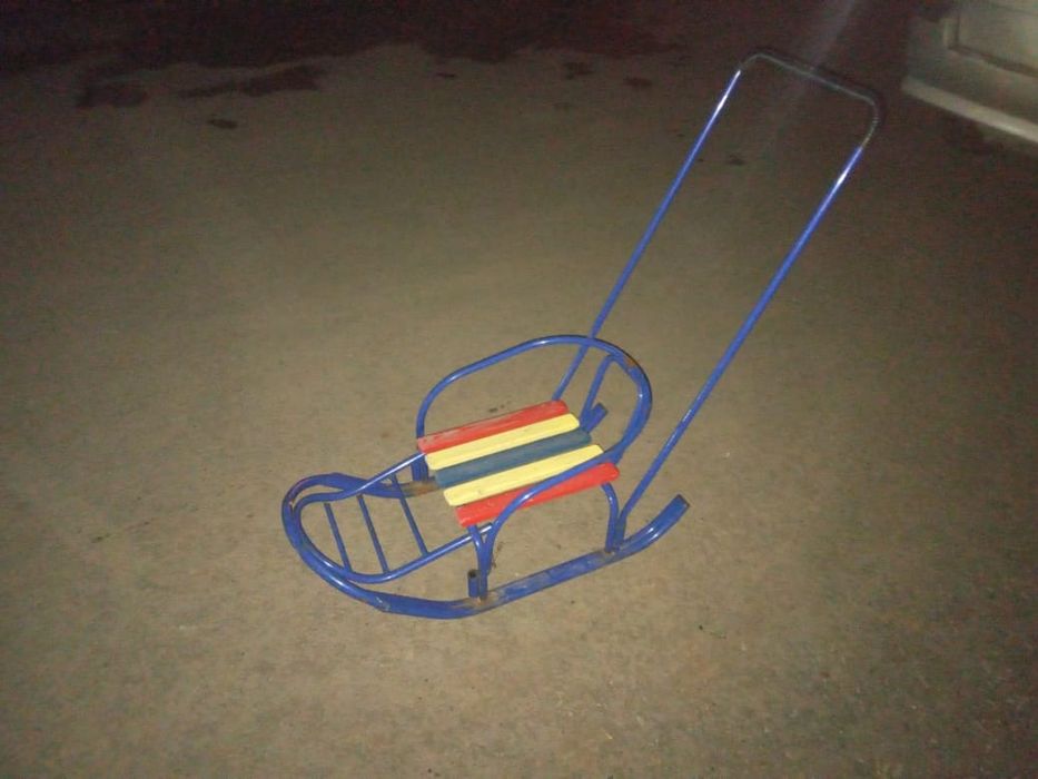 Продам коляску и санки