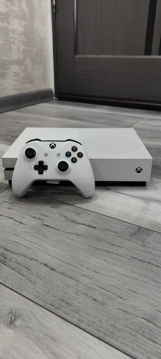 Xbox One S + controller