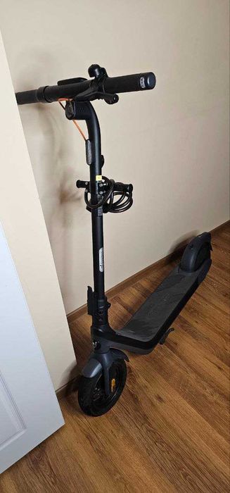 Продавам електрическа тротинетка Ninebot by Segway E2 Pro.