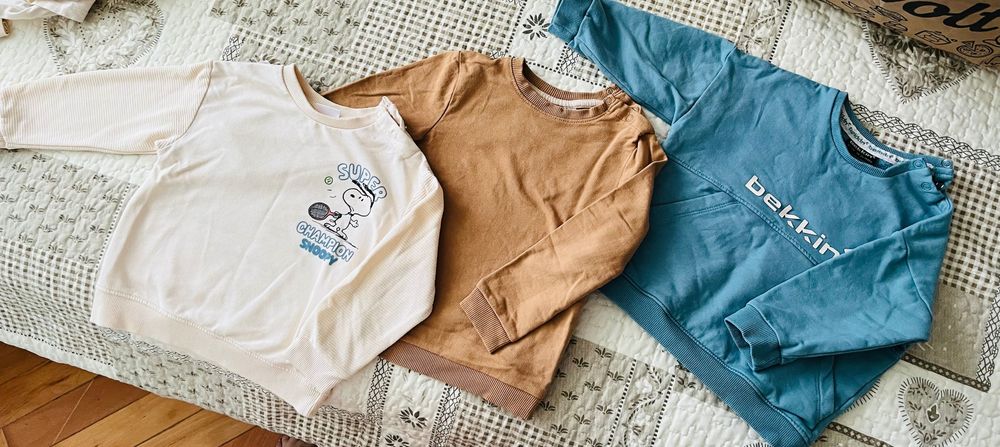 Lot bluze și pantaloni