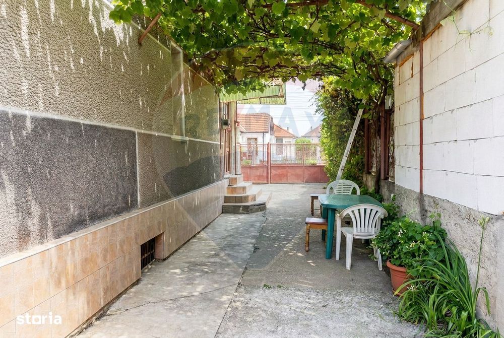 Casă cu 4 camere de vânzare - str. Morii