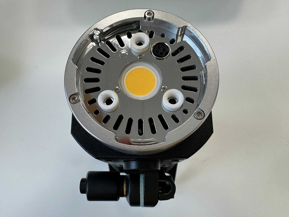 Godox AD400 Pro светкавица