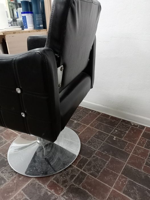 Парикмахерское кресло