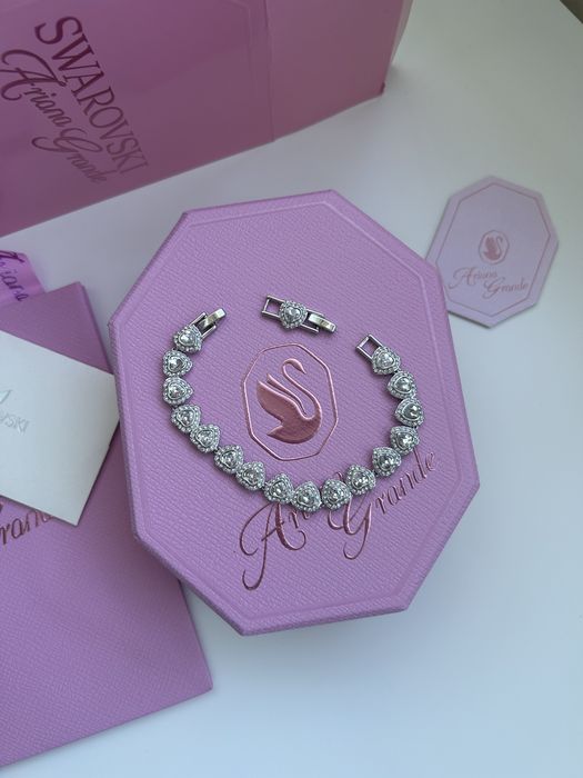 Swarovski - Ariana Grande x Swarovski гривна Сърце / НОВА