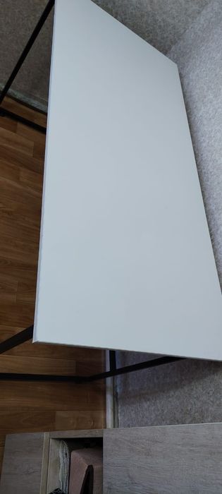 Продам стол новый