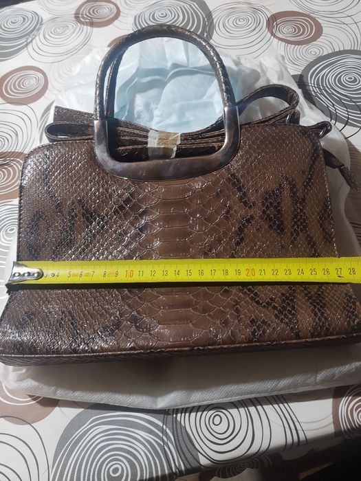 Елегантна дамска чанта с дълга дръжка