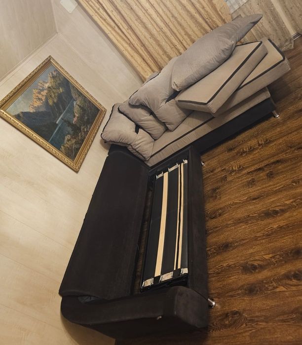 Продам угловой раскладной диван 3м