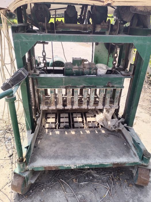 Шлакаблок апарад сотилади