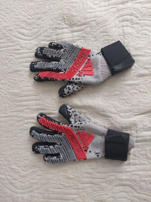 Вратарьские перчатки