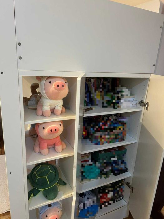 Pat supraetajat IKEA SMÅSTAD cu birou și depozitare