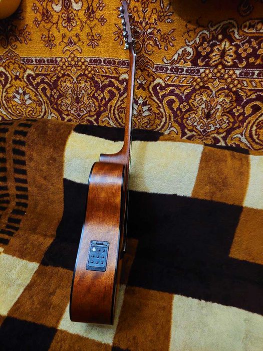 Продам Электроакустическую  гитару Cort