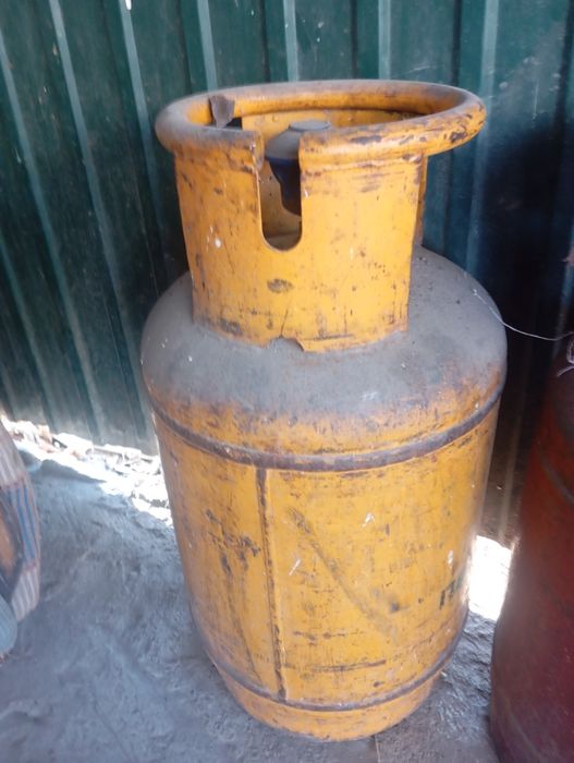 Продам газ балон желтый