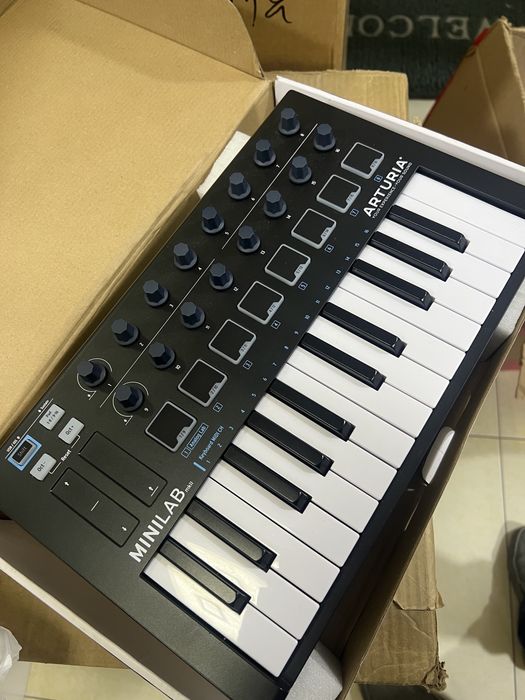 Миди клавиатура Arturia