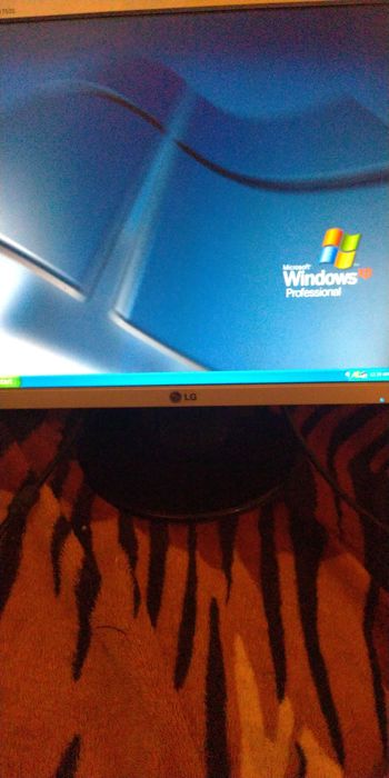 Desktop + monitor LG Baicoi • OLX.ro