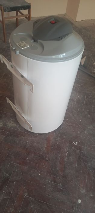 Продавам хоризонтален бойлер 80 л.