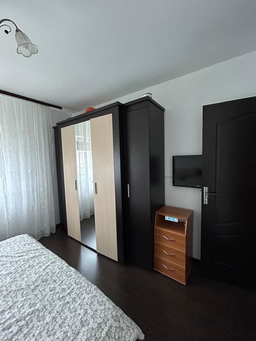 Mobilier dormitor format din dulap ,pat comodede pat si comoda pt .tv