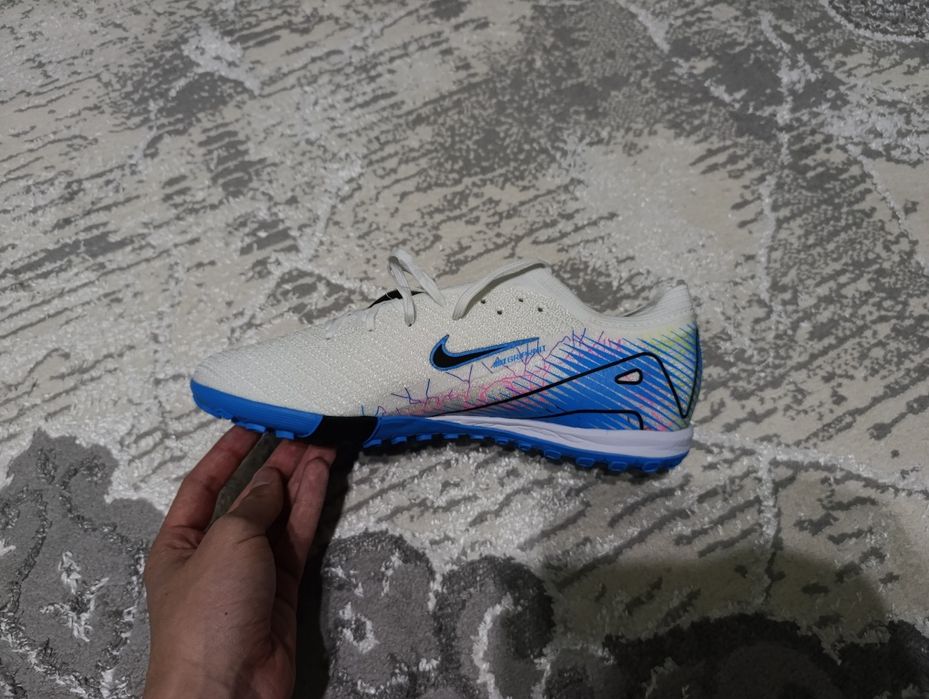 Маслооо Янги Сороконожка Nike Mercurial