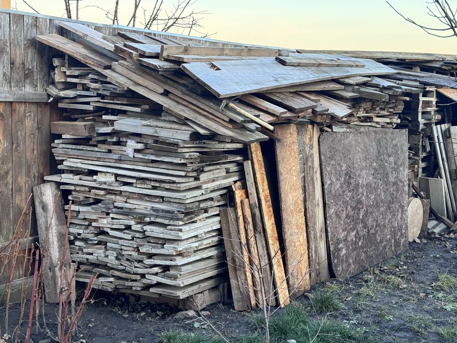 Lemn pentru foc, compus din scandura