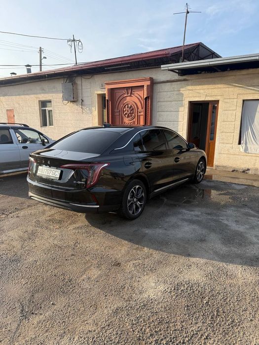 Автомобиль Хонжи.