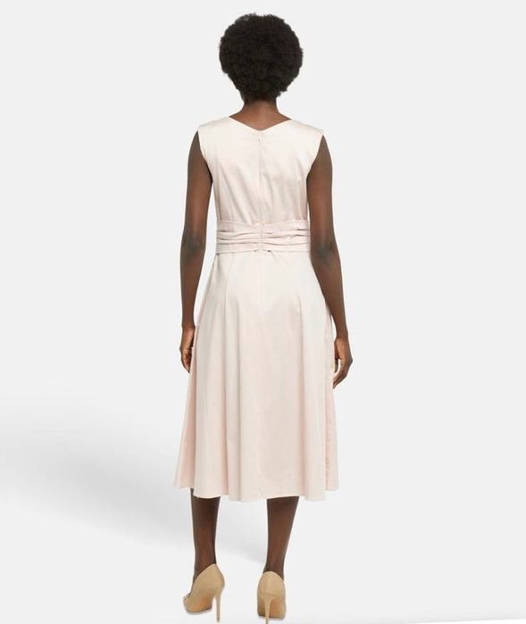 Елегантна рокля BETTY&CO