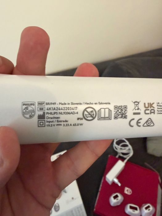 Фотоепилатор Philips Lumea 8000
