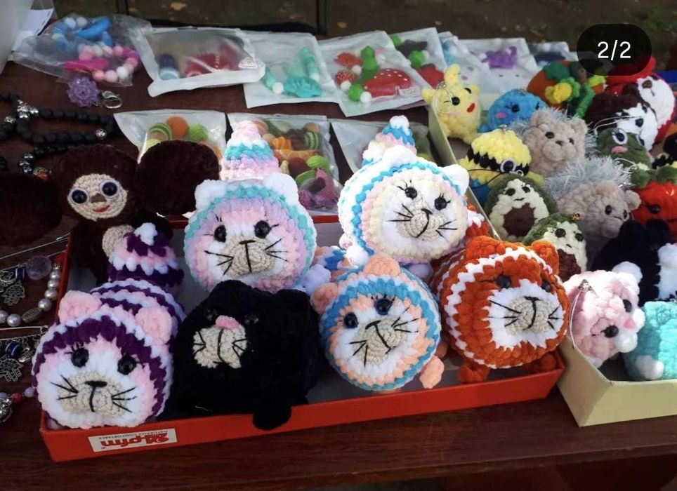 Вязаные брелки и игрушки