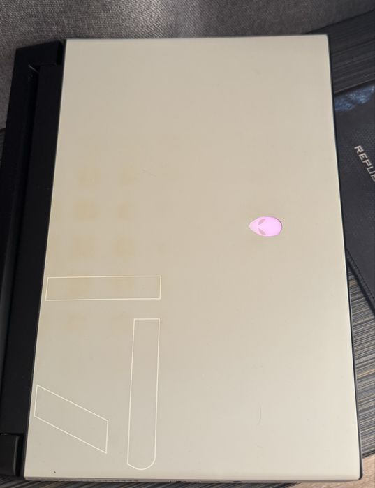 Dell Alienware m17 R2/ CORE i7/9th Gen