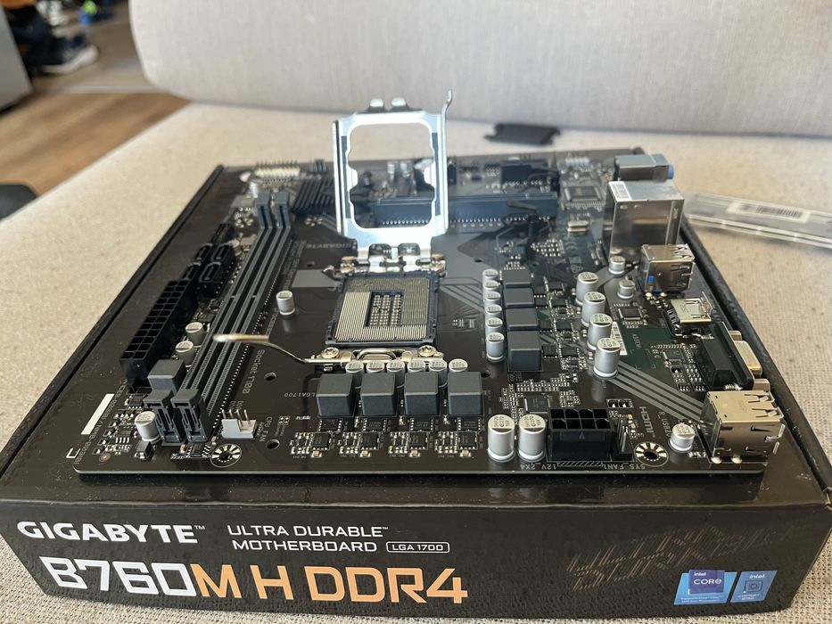 дънна плата GIGABYTE B760M H DDR4  LGA1700 5огънати пина