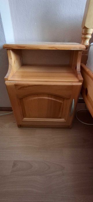 Спалня от естествена дървесина