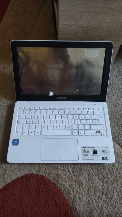 Carcasa completa + Balamale + Accesorii Asus E202s