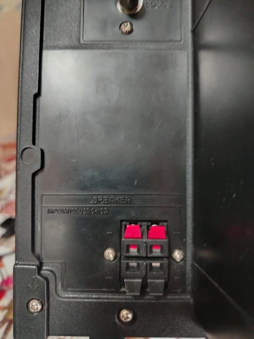 Vând combina Sony MP3 cu tot cu adaptor bluetooth