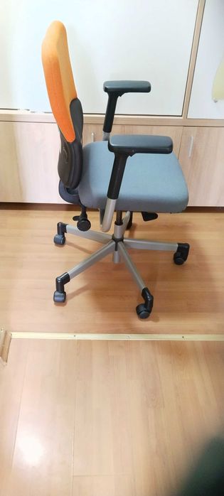 Vând scaun de birou