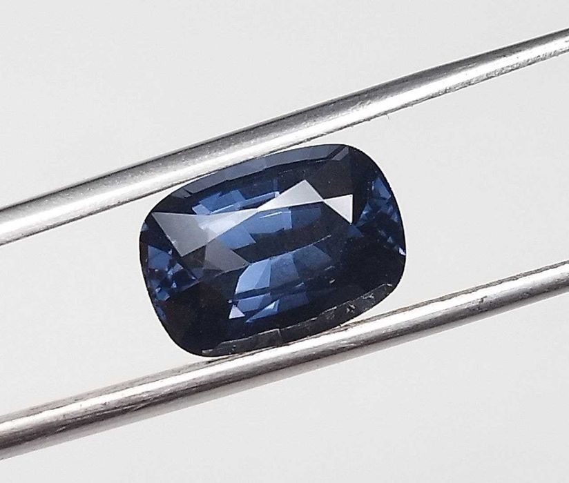 Рядък цвят шпинел 2.20кт! GIA сертификат! НОВ!