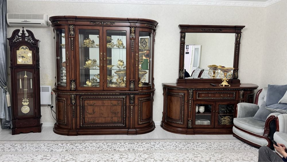 Продается гарнитур и часы