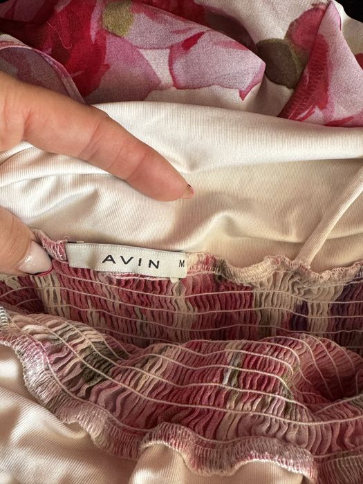 Avin- рокля на цветя