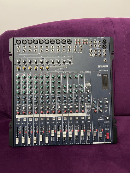 Vând mixer pasiv YAMAHA MG166cx