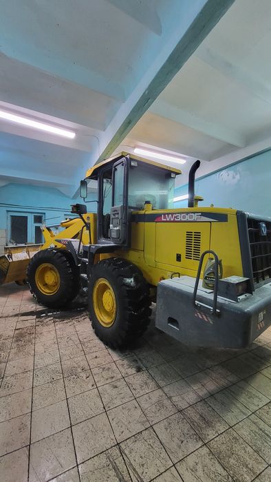 Фронтальный погрузчик XCMG LV300